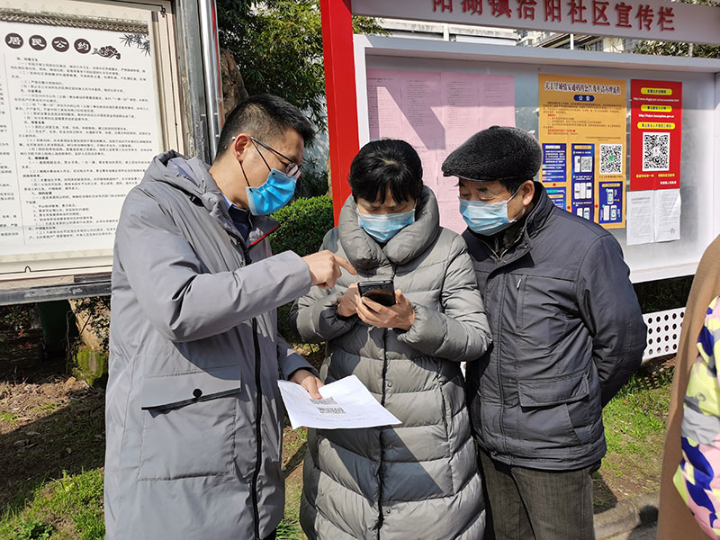 屯溪城建投公司黨支部開(kāi)展“踐行雷鋒精神，我們共同戰(zhàn)‘疫’”主題黨日活動(dòng)